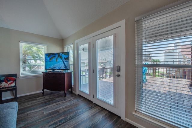 207 Easterly Drive, Tiki Island, TX 77554