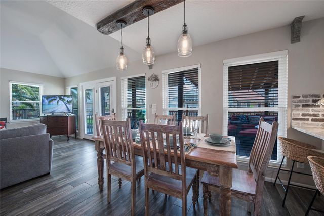 207 Easterly Drive, Tiki Island, TX 77554