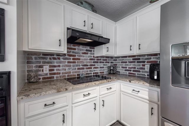 207 Easterly Drive, Tiki Island, TX 77554