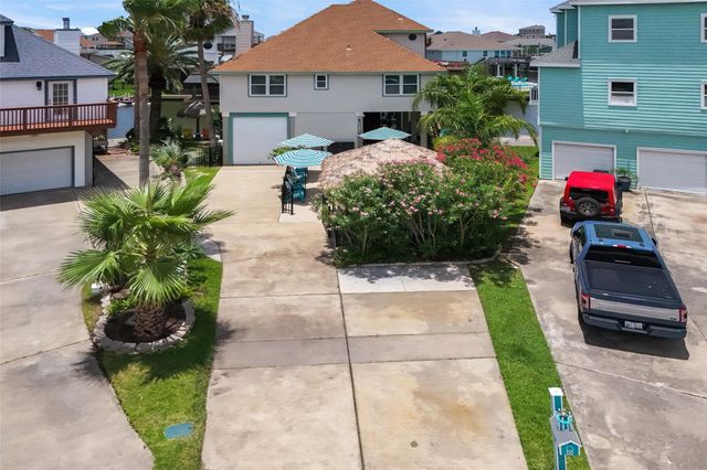 207 Easterly Drive, Tiki Island, TX 77554