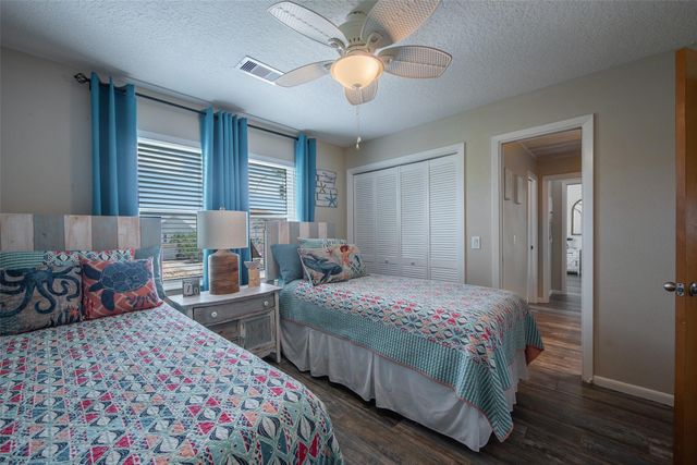 207 Easterly Drive, Tiki Island, TX 77554