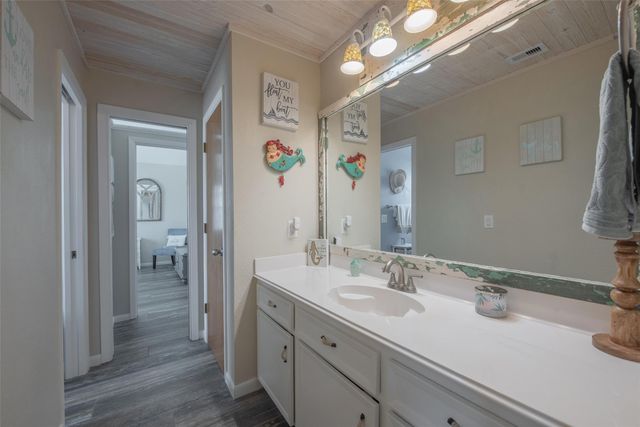 207 Easterly Drive, Tiki Island, TX 77554