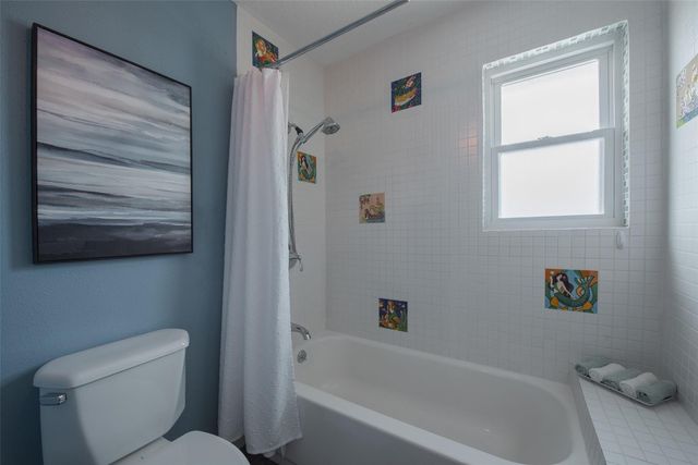 207 Easterly Drive, Tiki Island, TX 77554