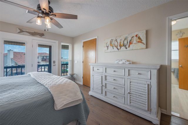 207 Easterly Drive, Tiki Island, TX 77554