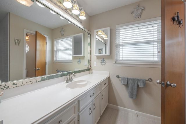 207 Easterly Drive, Tiki Island, TX 77554