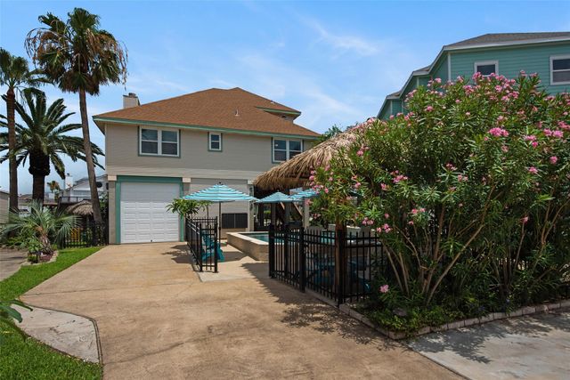 207 Easterly Drive, Tiki Island, TX 77554