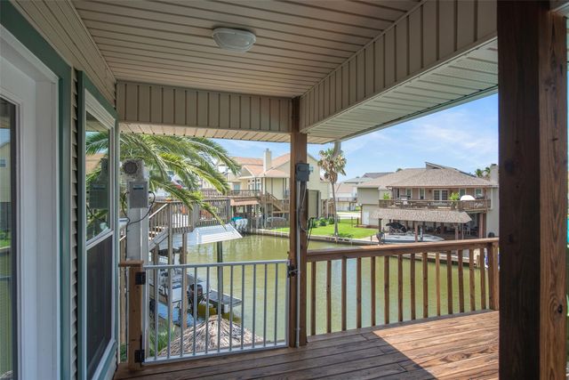 207 Easterly Drive, Tiki Island, TX 77554