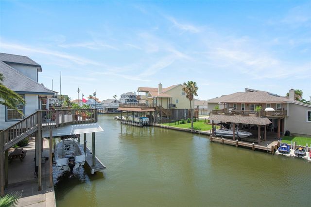 207 Easterly Drive, Tiki Island, TX 77554