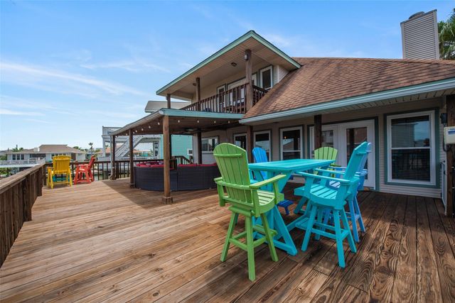207 Easterly Drive, Tiki Island, TX 77554
