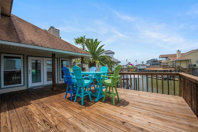 207 Easterly Drive, Tiki Island, TX 77554