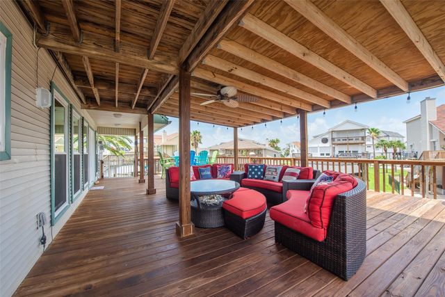 207 Easterly Drive, Tiki Island, TX 77554