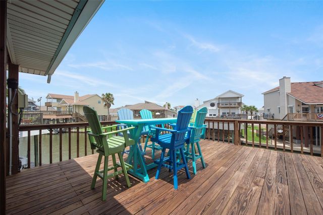 207 Easterly Drive, Tiki Island, TX 77554