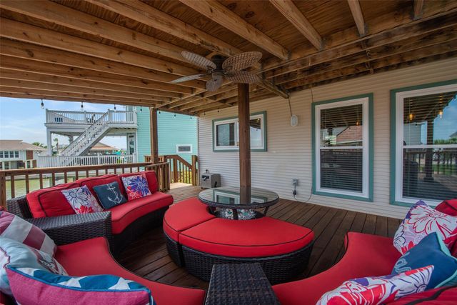 207 Easterly Drive, Tiki Island, TX 77554