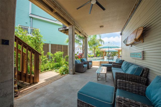 207 Easterly Drive, Tiki Island, TX 77554
