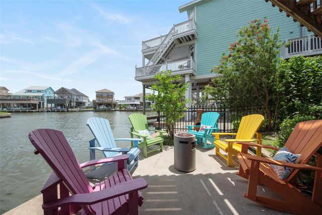 207 Easterly Drive, Tiki Island, TX 77554