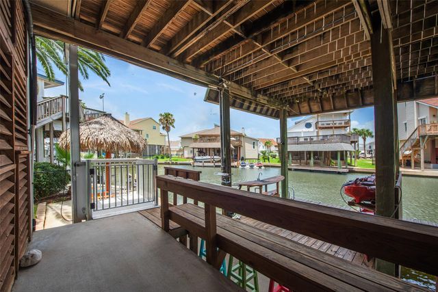 207 Easterly Drive, Tiki Island, TX 77554