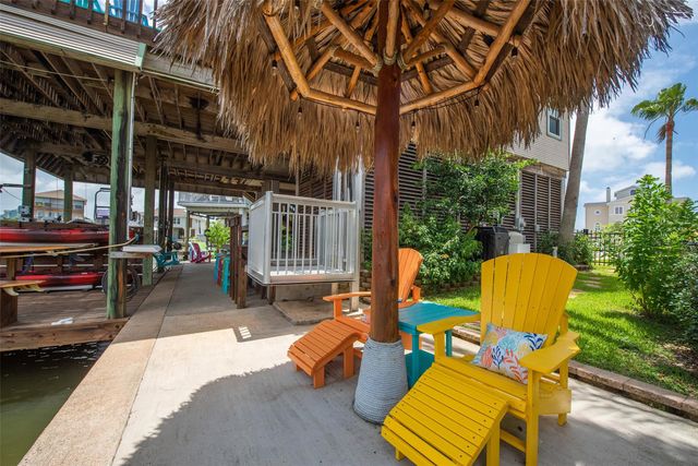 207 Easterly Drive, Tiki Island, TX 77554