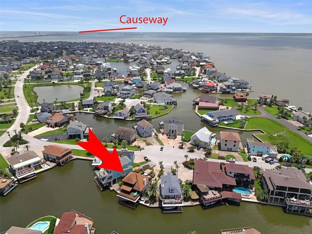 207 Easterly Drive, Tiki Island, TX 77554