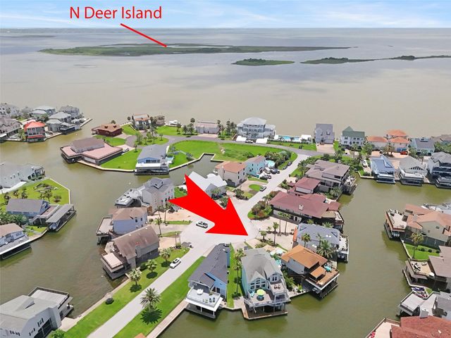 207 Easterly Drive, Tiki Island, TX 77554