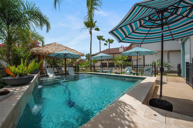 207 Easterly Drive, Tiki Island, TX 77554