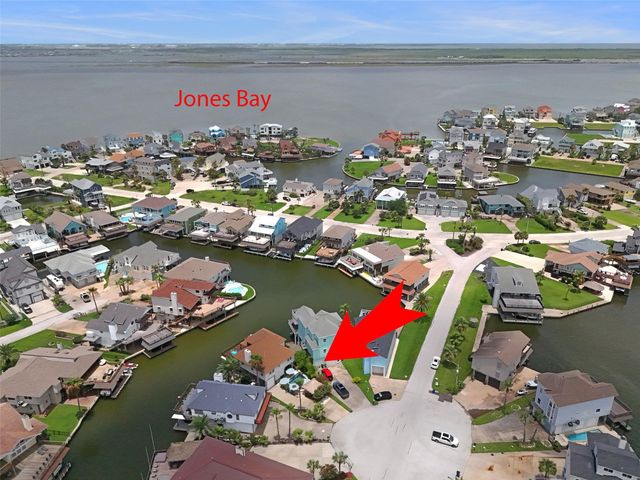 207 Easterly Drive, Tiki Island, TX 77554