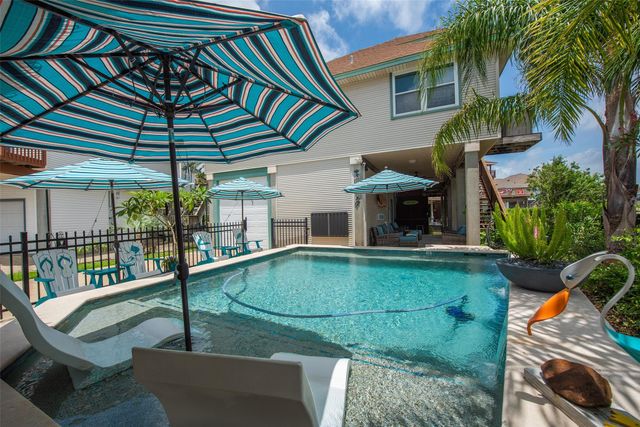 207 Easterly Drive, Tiki Island, TX 77554
