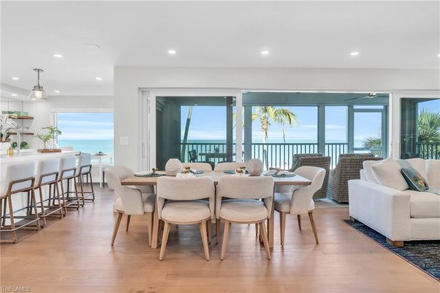 9517 Gulf Shore DR 202, Naples, FL 34108