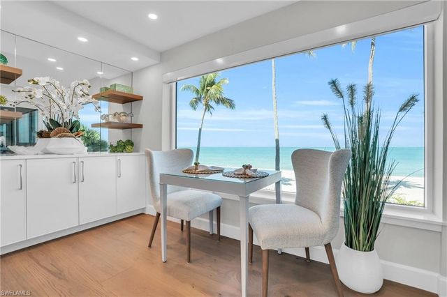 9517 Gulf Shore DR 202, Naples, FL 34108