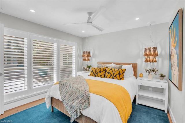 9517 Gulf Shore DR 202, Naples, FL 34108