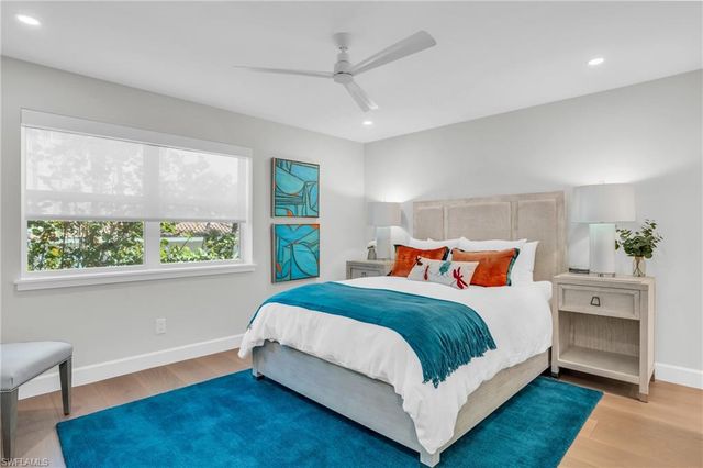 9517 Gulf Shore DR 202, Naples, FL 34108
