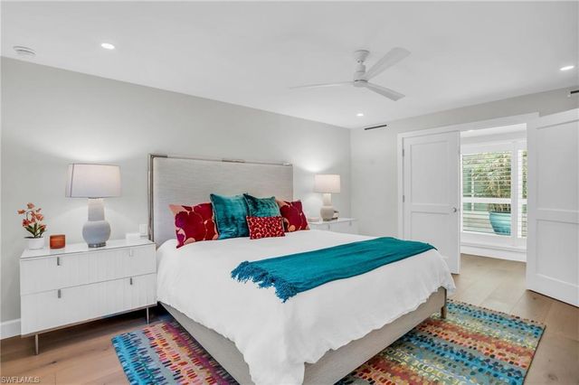 9517 Gulf Shore DR 202, Naples, FL 34108