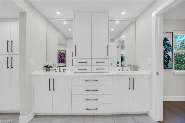 9517 Gulf Shore DR 202, Naples, FL 34108