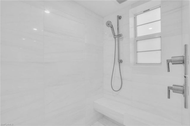 9517 Gulf Shore DR 202, Naples, FL 34108