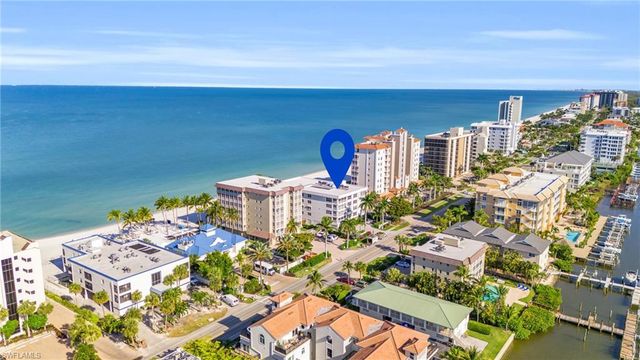 9517 Gulf Shore DR 202, Naples, FL 34108