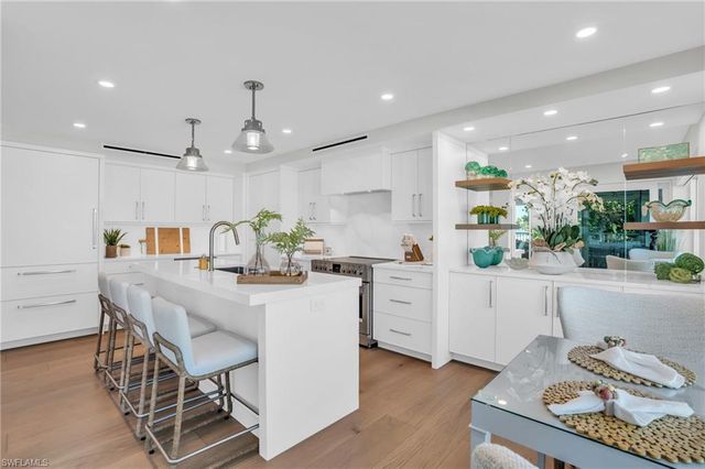 9517 Gulf Shore DR 202, Naples, FL 34108