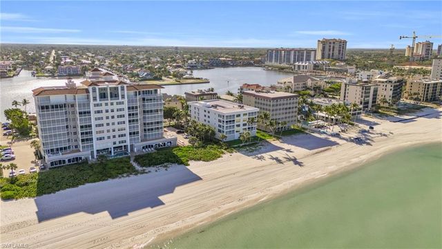 9517 Gulf Shore DR 202, Naples, FL 34108