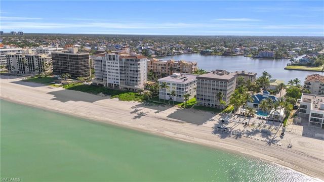 9517 Gulf Shore DR 202, Naples, FL 34108