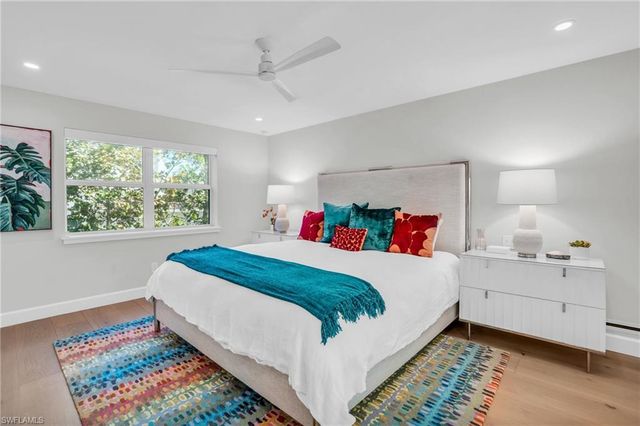 9517 Gulf Shore DR 202, Naples, FL 34108