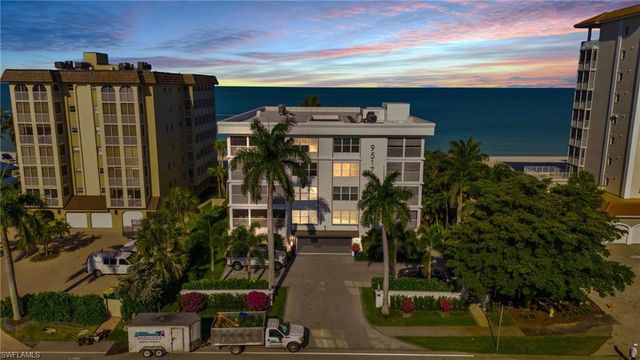 9517 Gulf Shore DR 202, Naples, FL 34108