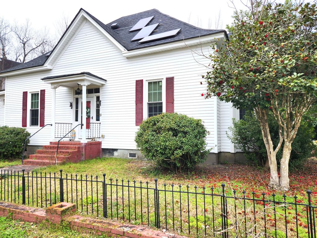 Image 1 of property listing at 107 Whitridge Lane, Saint George, SC 29477