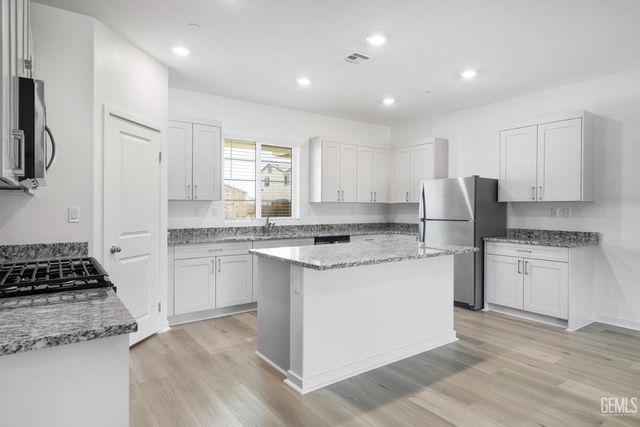 5123 Tachi Avenue, Bakersfield, CA 93306