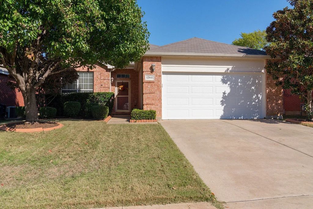 12641 Black Cherry Lane, Fort Worth, TX 76040