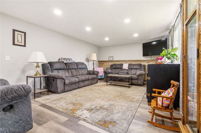 2148 Clearview Street NE, Massillon, OH 44646