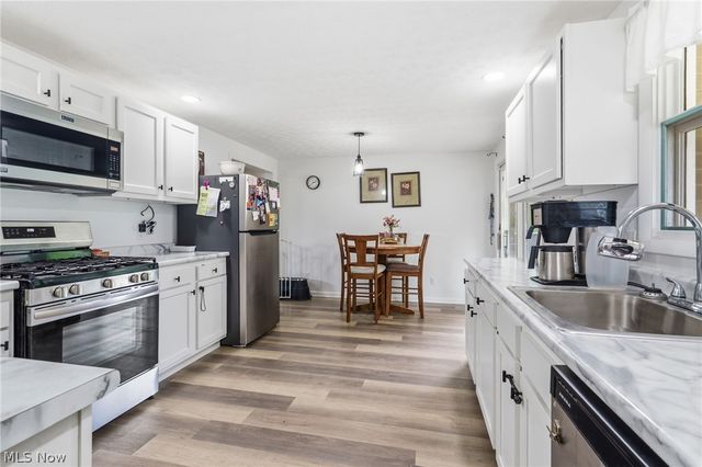2148 Clearview Street NE, Massillon, OH 44646