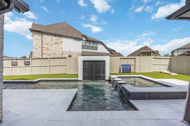 11822 Creekside Shore Circle, Cypress, TX 77433