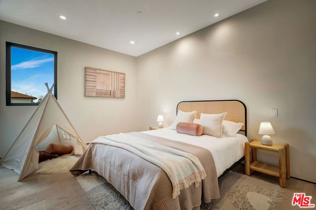 12307 Collins Street, Valley Village, CA 91607