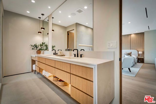 12307 Collins Street, Valley Village, CA 91607