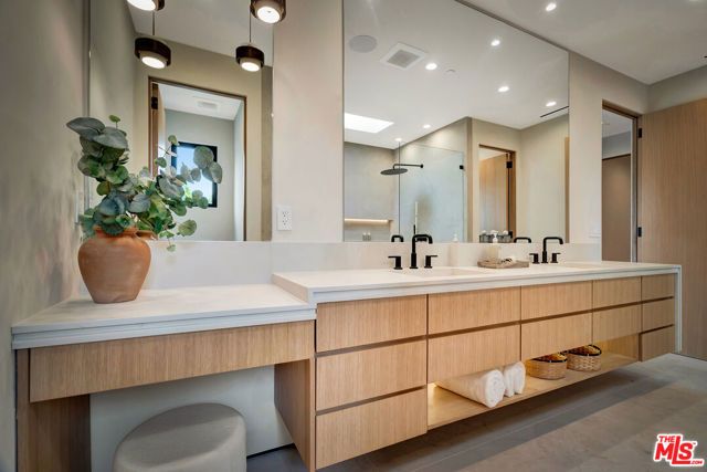 12307 Collins Street, Valley Village, CA 91607