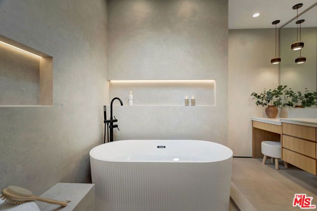 12307 Collins Street, Valley Village, CA 91607