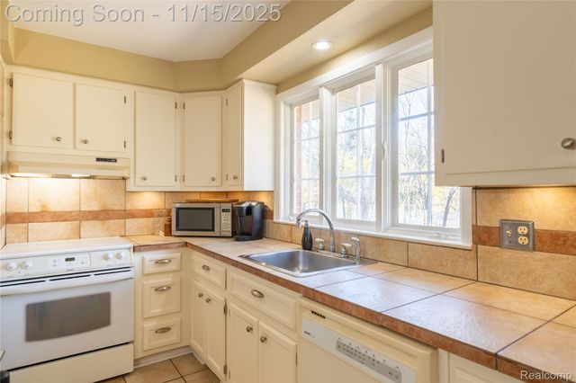 12187 Amherst Court, Plymouth Charter Township, MI 48170